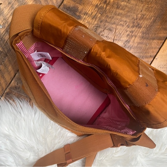 Herschel Grade Mini Messenger Bag - Picture 4 of 6